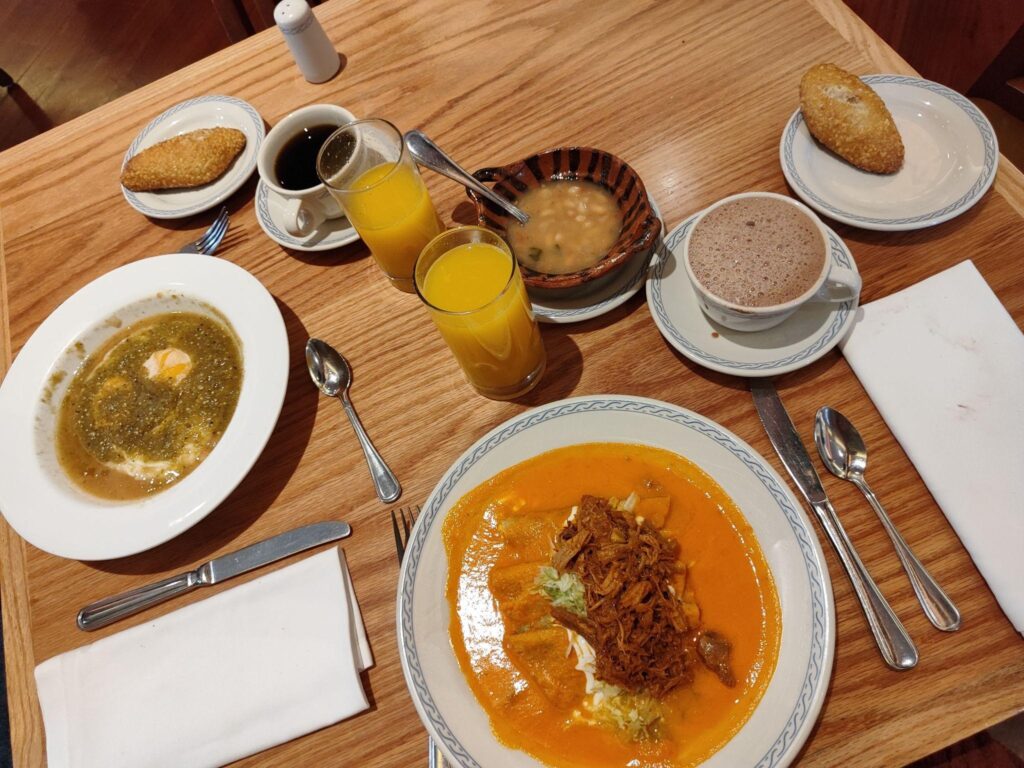 Un exquisito almuerzo en el restaurante El Cardenal San Ángel de CDMX