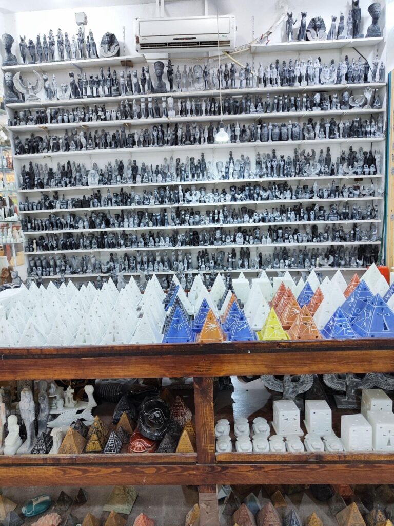 Así son las artesanías que venden en Egipto