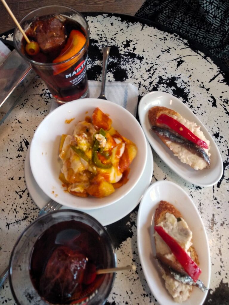 Senyor vermut, de las mejores bravas de Barcelona