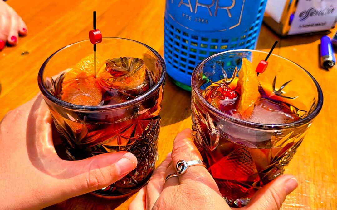 vermuteando cerca de la Barceloneta en Barcelona