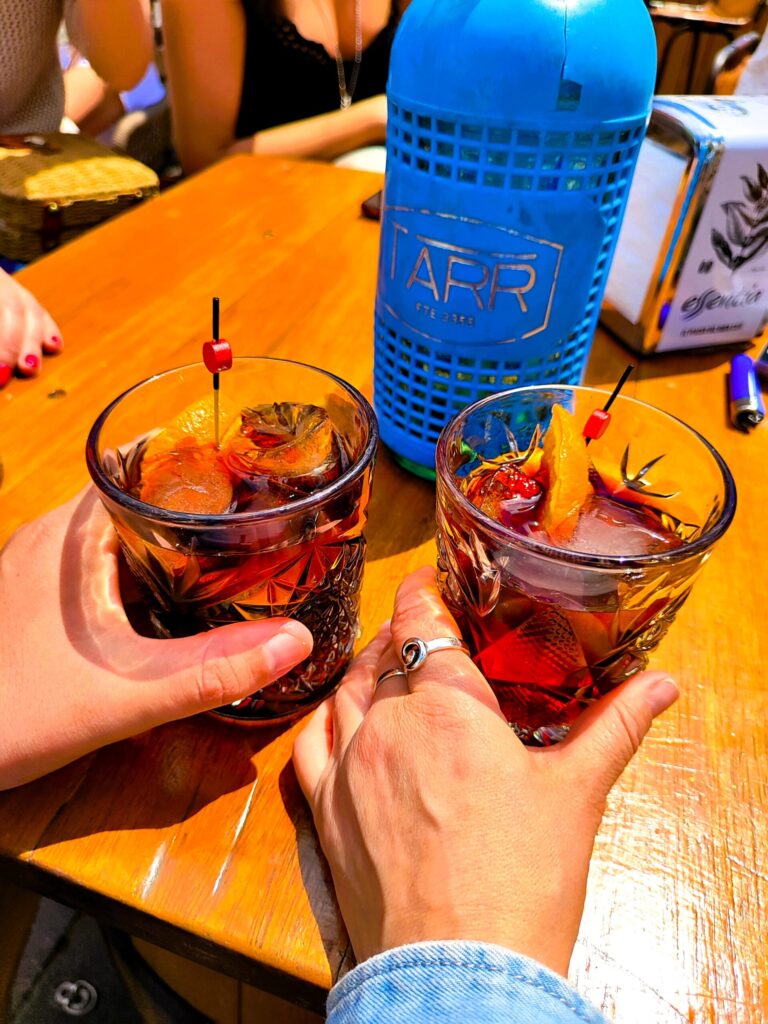 Vermuteando en la Barceloneta, cerda de la playa de Barcelona